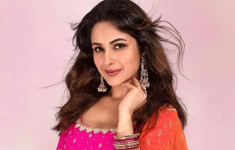 তাদের প্রশ্নে শেহনাজ যা উত্তর দিলেন, তাতে অবাক নেট দুনিয়ার মানুষ। অনেক বেশি আত্মবিশ্বাসী হওয়ার সঙ্গে সঙ্গে কি অহংকারীও হয়ে উঠেছেন তিনি? বেশ কিছু নেট ভক্তরা কমেন্ট করেছেন এমনই। ছবি: সংগৃহীত