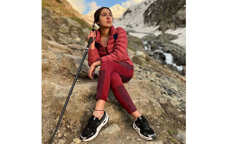 সারা কাজের ফাঁকে মাঝে মাঝেই ভ্রমণ করতে বের হন। ছবি: সংগৃহীত