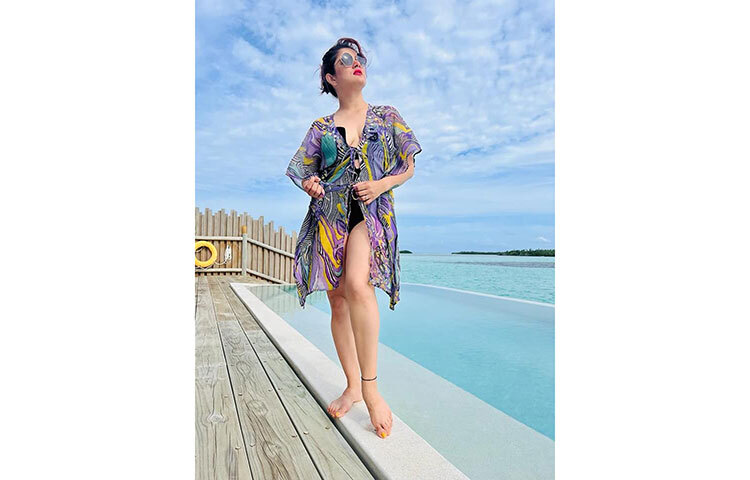 এ ছবি প্রকাশ করে শ্রাবন্তী ক্যাপশনে লিখেছেন, ‘পোসিং’। ছবি: সংগৃহীত