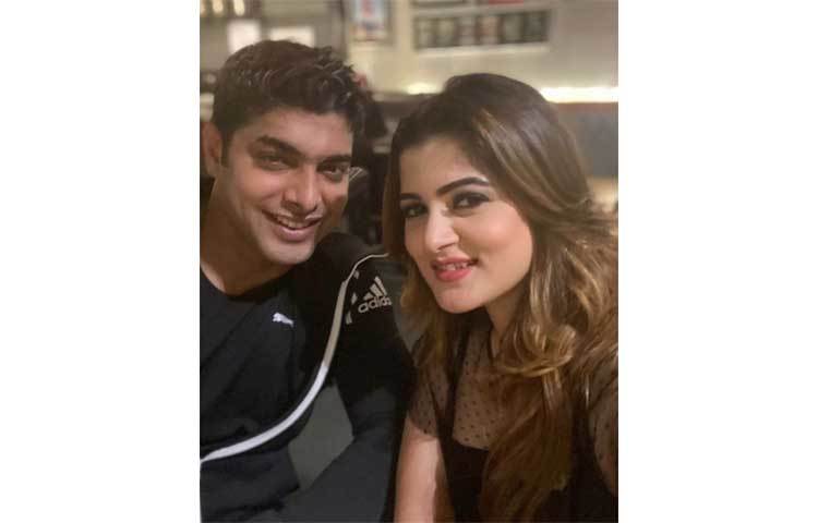 স্বামীর সাথে সেলফিতে।