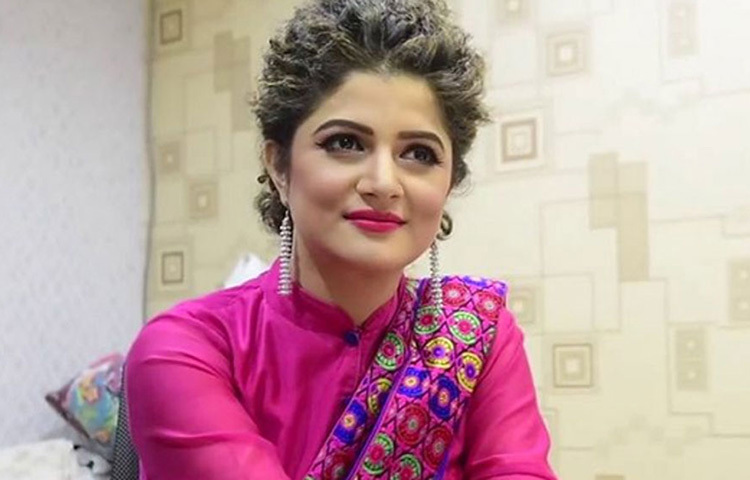 শ্রাবন্তীর দুটি গাড়ি রয়েছে। একটি অডি কিউ ৭ এবং অন্যটি মারুতি ব্যালেনো। দুটি গাড়িই ২০১৯ সালে কেনা তার। অডির দাম ৫৩ লাখ ২১ হাজার ১৬৮ রুপি এবং মারুতি ব্যালেনোর দাম ৭ লাখ ৮৬ হাজার ২৫০ টাকা। ছবি: সংগৃহীত