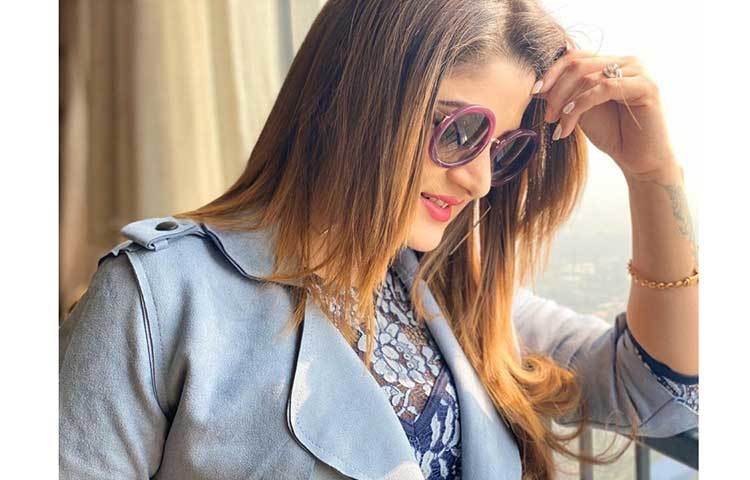 ভাবনার ভুবনে শ্রাবন্তী।