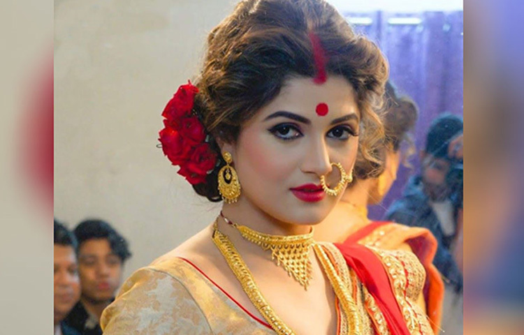 পর্ণশ্রীতে ১২৭১ বর্গ ফুট এবং ২২০০ বর্গ ফুটের দুটি ফ্ল্যাট রয়েছে। যেগুলো যথাক্রমে ২০১২ এবং ২০১৫ সালে কিনেছিলেন। ১২৭১ বর্গ ফুটের ওই ফ্ল্যাটের দাম এখন ৪০ লাখ রুপি এবং ২২০০ বর্গ ফুটের ফ্ল্যাটের দাম ১ কোটি ৪০ লাখ রুপি। অর্থাৎ স্থাবর সম্পত্তির পরিমাণ ১ কোটি ৮৮ লাখ রুপি। ছবি: সংগৃহীত