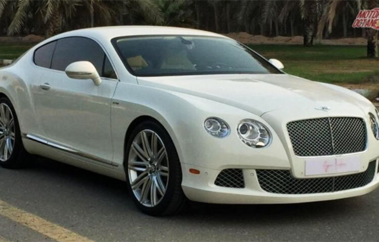 শাহরুখের গাড়ির বহরের মধ্যে একটি বেন্টলে কন্টিনেন্টাল জিটিও রয়েছে। এই গাড়িটিও বিশ্বের অন্যতম শক্তিশালী গাড়ি। গাড়িপ্রেমীদের কাছে এর জন্য একটি বিশেষ আবেদন রয়েছে। শাহরুখের এই গাড়িটির মূল্য প্রায় চার কোটি টাকা। ছবি: সংগৃহীত