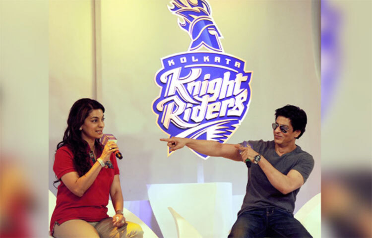 শাহরুখ আইপিএল দল কলকাতা নাইট রাইডার্স (কেকেআর)-এরও মালিক। কেকেআর-এর অন্য দুই মালিক হলেন জুহি চাওলা এবং জয় মেহতা। কলকাতার এই আইপিএল দলের মূল্য ৬০০ কোটি রুপি। ছবি: সংগৃহীত