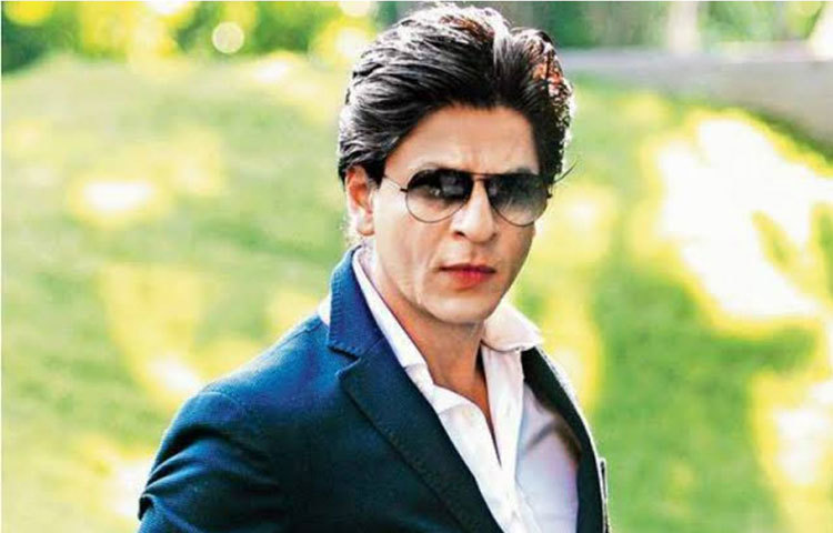 ভারতের মহারাষ্ট্রের স্বাস্থ্য ও পরিবার কল্যাণমন্ত্রী রাজেশ টোপে জানিয়েছেন, এবার ২৫ হাজার পিপিই দান করেছেন শাহরুখ খান। চিকিৎসক, নার্স এবং স্বাস্থ্যকর্মীদের সুরক্ষার জন্য এগিয়ে এসেছেন কিং খান। সেই কারণে শাহরুখকে ধন্যবাদও জানান রাজেশ টোপে।