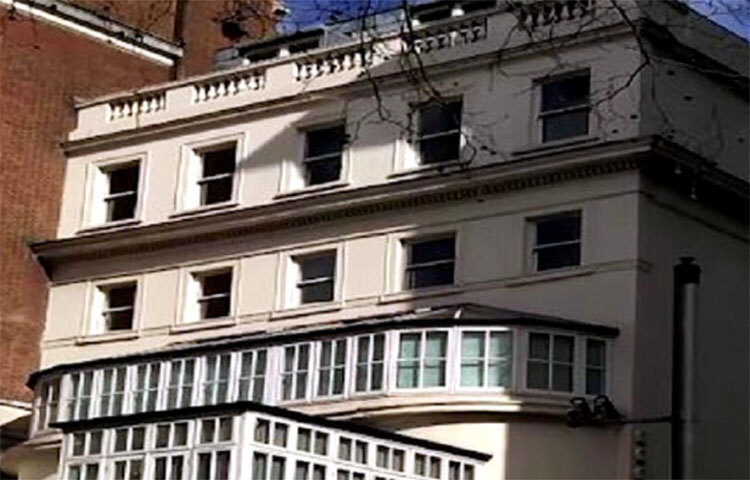 শাহরুখের সম্পত্তির অন্যতম আকর্ষণ হলো তার লন্ডনের বিলাসবহুল বাংলো। ১৭২ কোটি মূল্যের এই বাংলো সেন্ট্রাল লন্ডনের পার্ক লেন এলাকায় অবস্থিত। ছবি: সংগৃহীত