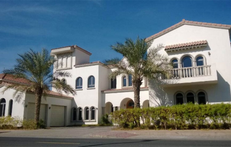 শাহরুখের কাছে ১০০ কোটি টাকা মূল্যের আরও একটি বিলাসবহুল বাড়ি আছে। ‘জান্নাত’ নামের এই বাড়িটি দুবাইয়ের পাম জুমেরিয়াতে অবস্থিত। তবে এই বাড়িটি শাহরুখ কেনেননি। দুবাইয়ে সম্পত্তি কেনাবেচার সঙ্গে যুক্ত এক সংস্থা তাকে এই বাড়িটি উপহার দেন। ছবি: সংগৃহীত