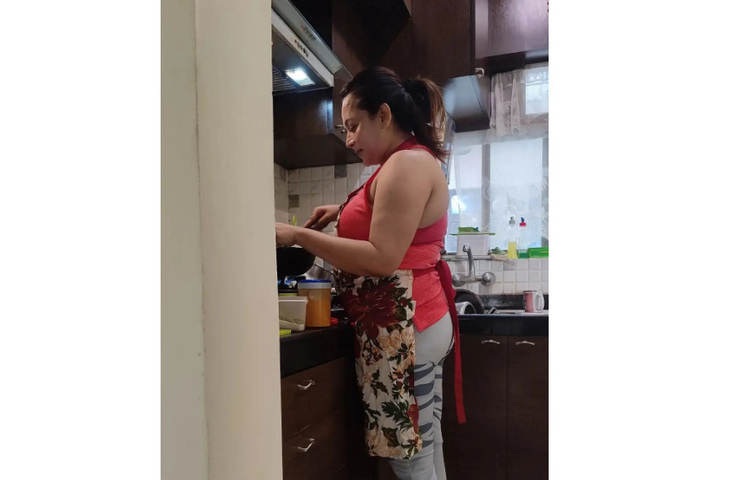 রান্না করার ছবিও শ্রীলেখা তার ভক্তদের সঙ্গে শেয়ার করেছেন। ছবি: ইনস্টাগ্রাম