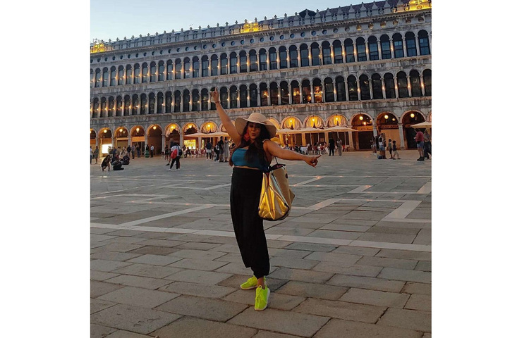 ভ্রমণের সময় আনন্দ প্রকাশ করছেন শ্রীলেখা। ছবি: ইনস্টাগ্রাম