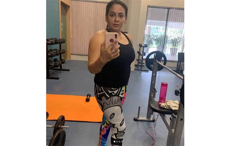 নিজেকে ফিট রাখতে শ্রীলেখা মিত্র নিয়মিত জিম করেন।