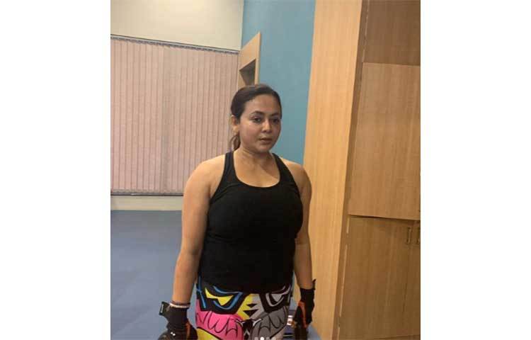 ব্যায়াম করছেন শ্রীলেখা মিত্র।