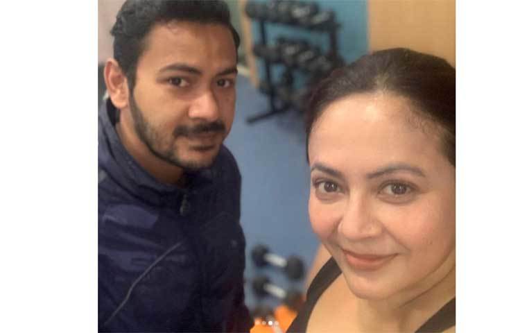 নিয়মিত ব্যায়াম এবং সুষম খাদ্য গ্রহণের মাধ্যমে নিজেকে ফিট রাখছেন শ্রীলেখা মিত্র।