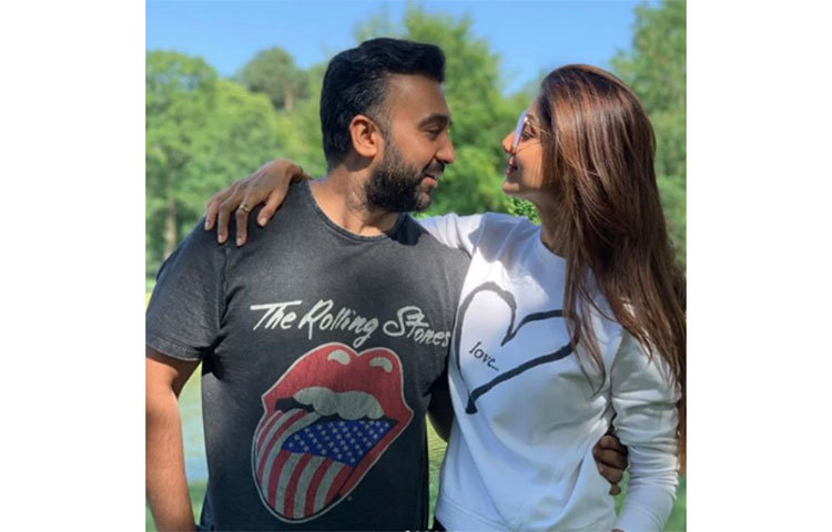 ২০০৯ সালের ২২ নভেম্বর শিল্পপতি রাজ কুন্দ্রাকে বিয়ে করেন শিল্পা শেঠি। বলিউড অভিনেত্রী তার স্বামী রাজ কুন্দ্রাকে কেড়ে নিয়েছেন বলে দাবি করেন শিল্পপতির প্রথম পক্ষের স্ত্রী কবিতা।