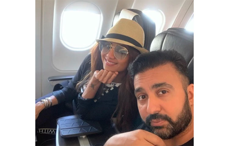 রাজের প্রথম পক্ষের স্ত্রী দাবি করেন, বলিউডের জনপ্রিয় অভিনেত্রী শিল্পা। চাইলে যে কোনও পুরুষকে স্বামী হিসেবে পেতে পারেন তিনি। তা না করে, রাজ কুন্দ্রা অর্থাৎ তার স্বামী রাজ কুন্দ্রাকে কেড়ে নিয়েছেন তিনি। শিল্পা এবং রাজের ছবি দেখে মনে হয়, তার জীবনযাপন করছেন শিল্পা। এমনও দাবি করেন রাজের প্রথম পক্ষের স্ত্রী।