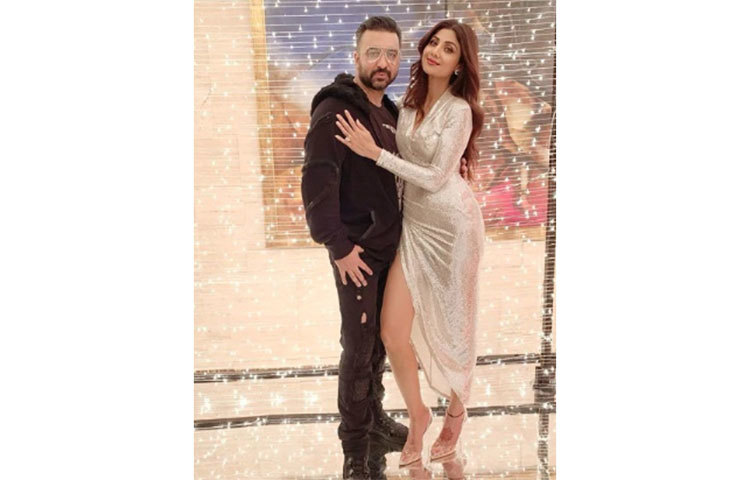 কবিতার সঙ্গে বিচ্ছেদের পরই রাজের সঙ্গে বিয়ে হয় তার। অর্থাতৎ প্রথম পক্ষের স্ত্রীর সঙ্গে বিচ্ছেদের পরই রাজের সঙ্গে তিনি সংসার পেতেছেন বলেও দাবি করেন শিল্পা শেঠি।