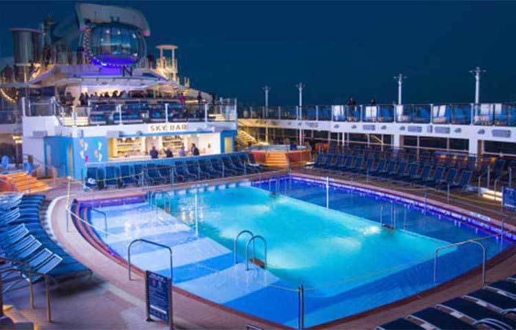 সুন্দর বিলাসবহুল এই জাহাজের নাম ‘নরওয়েজিয়ান ব্লিস’।