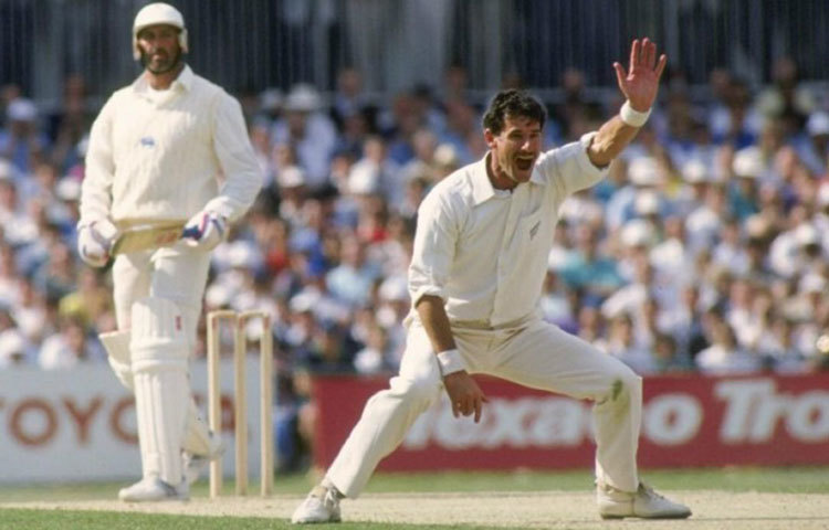 সেরা পাঁচ অলরাউন্ডার বাছাই করতে গিয়ে তিন নম্বরে শচিন রাখলেন নিউ জিল্যান্ডের কিংবদন্তি রিচার্ড হ্যাডলিকে। ১৭ বছরের ক্রিকেট জীবনে স্যর হ্যাডলি ৪৮০০ রানের সঙ্গে নিয়েছেন ৫৮০ উইকেট।