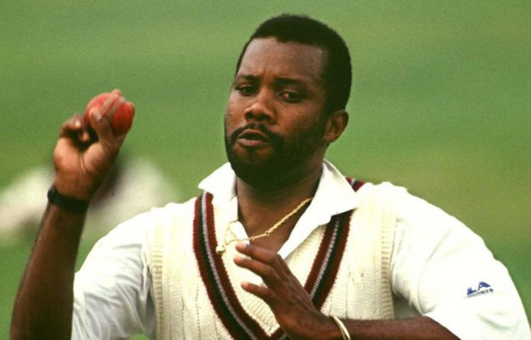 শচিনের এই তালিকার চার নম্বরে রয়েছেন ওয়েস্ট ইন্ডিজের ফাস্ট বোলিং অলরাউন্ডার ম্যালকম মার্শাল। ২৭০০ রানের সঙ্গে ৫৩০ উইকেটের মালিক তিনি।