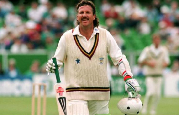 পাঁচ নম্বরে রয়েছেন ইংল্যান্ডের ইয়ান বোথাম। ৭৩০০ রানের সঙ্গে ৫২৮ উইকেট শিকার করে ক্যারিয়ার শেষ করেছিলেন বোথাম।