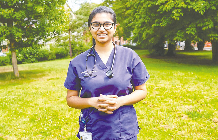 ডা. তাসনিম জারা: করোনাকালে তিনি সহজ সাবলীল ভাষায় বিভিন্ন সচেতনতামূলক ভিডিও সোশ্যাল মিডিয়ায় প্রকাশ করে বেশ জনপ্রিয়তা লাভ করেন। বর্তমানে ইংল্যান্ডে পড়াশোনা করছেন তিনি। ছবি: সংগৃহীত