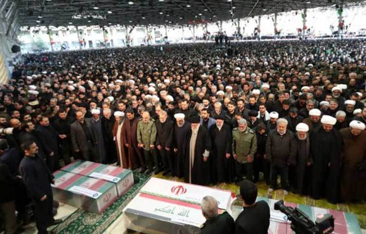 গত শুক্রবার ইরাকের রাজধানী বাগদাদের আন্তর্জাতিক বিমানবন্দরে মার্কিন ড্রোন হামলায় নিহত হন সোলেইমানি। মার্কিন প্রেসিডেন্ট ডোনাল্ড ট্রাম্পের নির্দেশেই তাকে হত্যা করা হয়েছে।