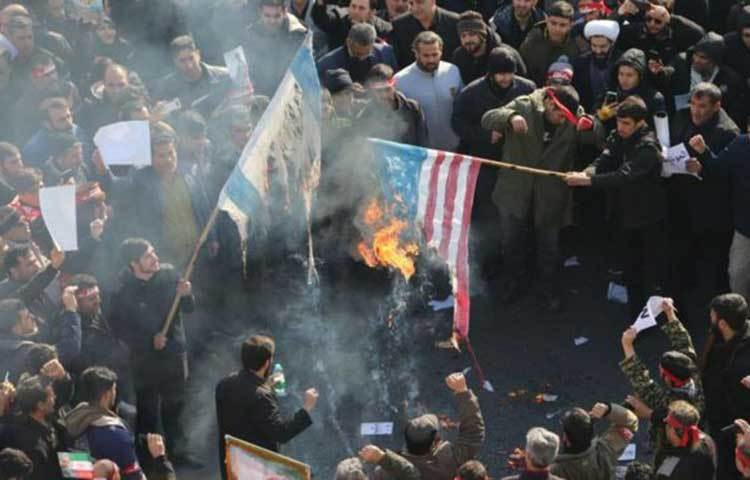 সোলেইমানিকে হারিয়ে কাঁদছে ইরান।