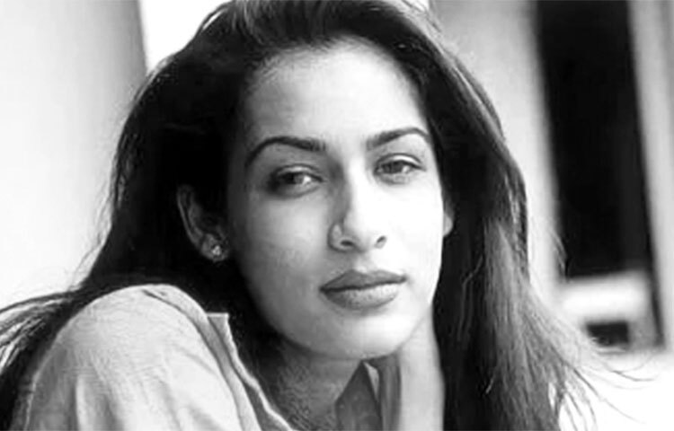 প্রাক্তন প্রেমিক হিসাবে সমীরের দিকে আঙুল উঠলেও তদন্তে জানা যায়, সমীরের সঙ্গে ছাড়াছাড়ির পর গৌতম খান্দুজা নামে এক ব্যবসায়ীর সঙ্গে বিয়ে ঠিক হয় নাফিসার। বিয়ের কার্ড ছাপানোর পর নাফিসা জানতে পারেন, গৌতম আগে থেকেই বিবাহিত। এই ধাক্কা আর সামলে উঠতে না পেরে শেষে আত্মহননের পথ বেছে নেন নাফিসা। ছবি: সংগৃহীত