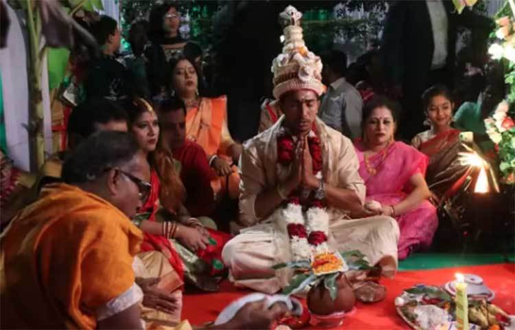 হিন্দু ধর্মে সব রকমের নিয়ম মেনে শুভ পরিণয় হয় সৌম্য-প্রিয়ন্তির।