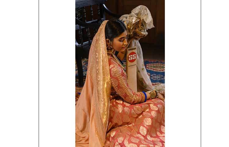 বুধবার সকাল থেকেই সাতক্ষীরা শহরের মধ্যকাটিয়ায় সৌম্য সরকারের বাড়িতে গায়ে হলুদের আয়োজন করা হয়।