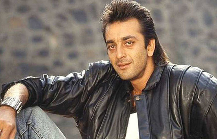 নামের পাশে যতই দীর্ঘ হোক অপরাধের ছায়া, মহিলাদের মধ্যে তাঁর জনপ্রিয়তায় তার আঁচ লাগেনি। ক্যারিয়ারের প্রথম থেকেই তাঁর ব্যক্তিগত জীবন রঙিন হয়েছে বিভিন্ন প্রেয়সীর সান্নিধ্যে।