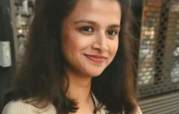 কিন্তু আচমকাই সুর কাটল তাদের দাম্পত্যে। জানা গেল রিচা আক্রান্ত ব্রেন টিউমারে। যখন ধরা পড়ে, তখন অসুখ পৌঁছেছে জটিলতার শেষ সীমায়। চিকিৎসক এবং কাছের জনদের সব চেষ্টা ব্যর্থ করে রিচা প্রয়াত হন ১৯৯৬ সালের ডিসেম্বরে। আমেরিকায় তার চিকিৎসা চলছিল। জীবনের শেষ কয়েকটা মাস তিনি কাটিয়েছিলেন নিউ ইয়র্কে, তার বাবা মায়ের বাড়িতেই। মৃত্যুর আগে তার এবং সঞ্জয়ের সম্পর্ক তিক্ত হয়ে উঠেছিল।