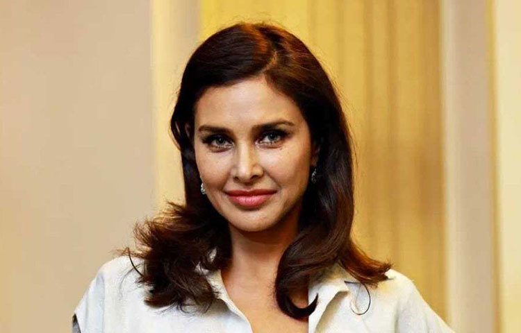 নাদিয়ার সঙ্গে সঞ্জয়ের সম্পর্ক এরপর ভেঙে যায়। যে ভাবে উল্কার মতো এসেছিলেন, সেভাবেই সঞ্জয়ের জীবন থেকে হারিয়ে যান নাদিয়া। সে সময় নাকি কিছু দিনের জন্য লিজা রে-এর সঙ্গে ঘনিষ্ঠতা তৈরি হয়েছিল সঞ্জয়ের। কিন্তু তাদের সেই সম্পর্ক ছিল খুবই অল্প সময়ের জন্য।