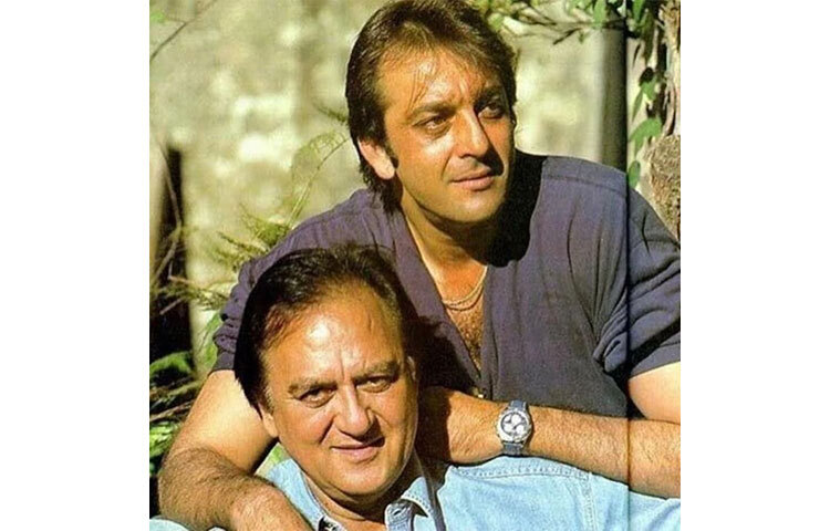 বাবা সুনীল দত্তের জন্মদিনে এই ছবি শেয়ার করেছিলেন সঞ্জয় দত্ত। ছবি: সংগৃহীত