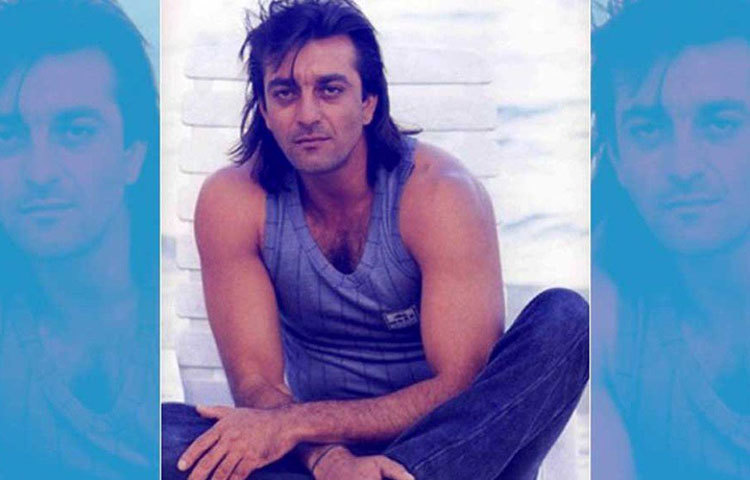 বেশ কয়েক বার অনুরোধের পরে রিচা রাজি হন সঞ্জয়ের সঙ্গে আলাপ করতে। ধীরে ধীরে সেখান থেকেই প্রেমের সূত্রপাত। ১৯৮৭ সালে উটিতে ‘আগ হি আগ’ ছবির শুটিংয়ে রিচাকে প্রোপোজ করেন সঞ্জয়। বিয়ের প্রস্তাবে রাজি হতে সময় চেয়েছিলেন রিচা।