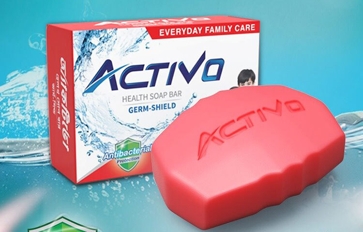 অ্যান্টি-ব্রন সাবান: অ্যান্টি-ব্যাকটেরিয়াল, এক্সফোলিয়েটিং এবং কমেডোলাইটিক বৈশিষ্ট্যসহ অনেক সাবান এখন পাওয়া যায়। ব্রনরোধী সাবানগুলো মূলত মুখ, বুক এবং পিঠে যেখানে ব্রন বেশি হয় সেখানে ব্যবহার করার পরামর্শ দেওয়া হয়। দিনে দুবার ব্যবহার করতে বলেন বিশেষজ্ঞরা। অতিরিক্ত ব্যবহারে ত্বকে লাল ফ্ল্যাকি প্যাচ সৃষ্টি করতে পারে। ছবি: সংগৃহীত