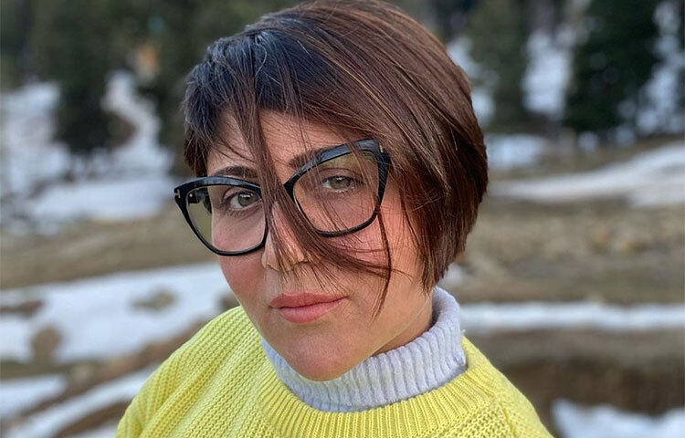 কাশ্মীরে ছুটি কাটাচ্ছেন স্বস্তিকা মুখার্জী। বরফে মোড়া কাশ্মীর ভ্যালিতে হলুদ সোয়েটারে নজরকাড়ছেন তিনি। ছবি: সংগৃহীত