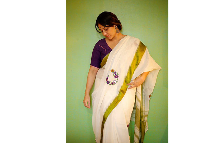 স্বস্তিকাকে এ পোশাকে দেখে প্রশংসা করছেন  তার ভক্তরা। ছবি: ফেসবুক