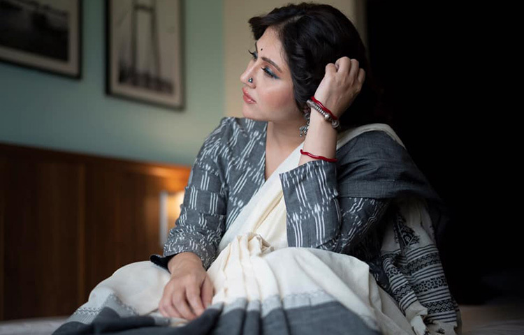 স্বস্তিকার এই ছবি দেখে সোনালি দাশ নামে একজন মন্তব্য করে লিখেছেন, ‘গর্জিয়াস’। ছবি: ফেসবুক