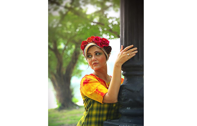 বিশেষ পোশাক ব্র্যান্ডের মডেল স্বস্তিকা।