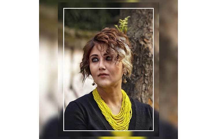 কবির মত চাহনি তার।