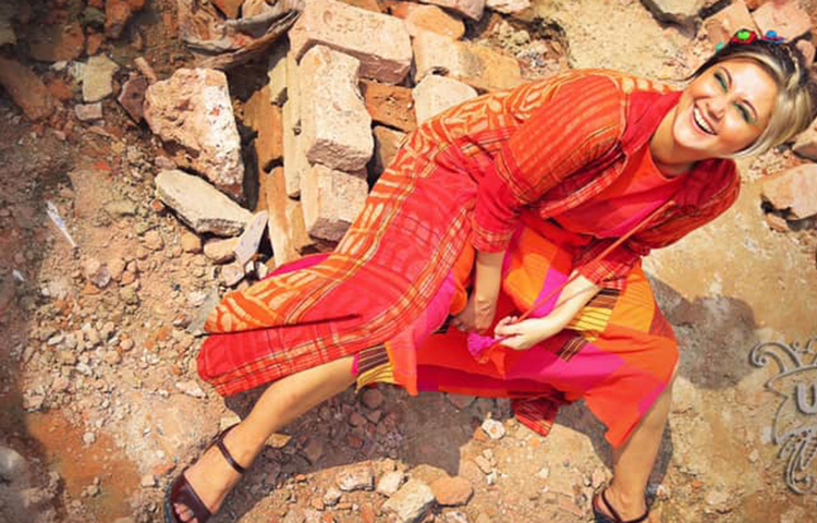 উচ্ছ্ল হাসিতে স্বস্তিকার আপন সময়।