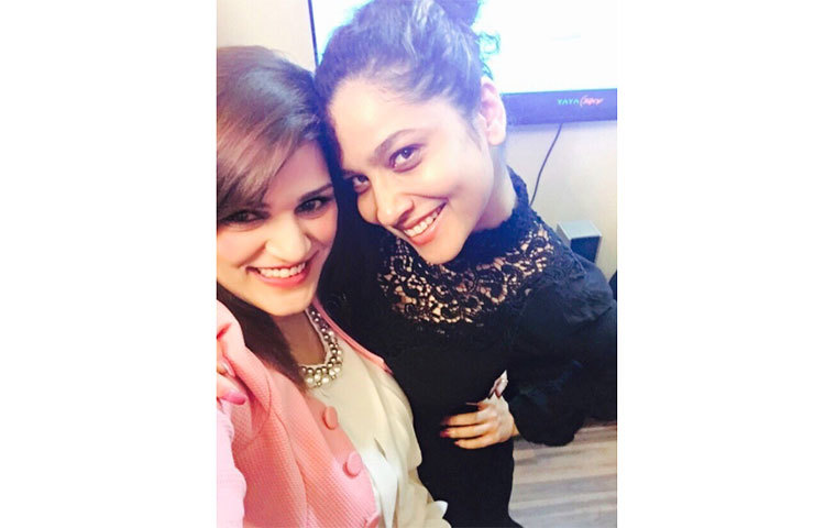 একতা কাপুরের ‘পবিত্র রিস্তা’ ধারাবাহিকে অঙ্কিতার বিপরীতে মানব-এর চরিত্রে অভিনয় করে প্রথম নজর কেড়েছিলেন সুশান্ত। সেখান থেকেই অঙ্কিতার সঙ্গে তার প্রেম। সেই সম্পর্ক বেশ কয়েক বছর টিকেছিল। ২০১৬ সালে তাঁদের বিচ্ছেদ হয়।