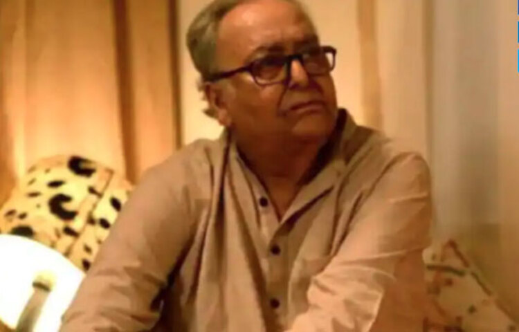 সৌমিত্র চট্টোপাধ্যায় আজীবন থিয়েটার গুরু মানতেন শিশির ভাদুড়িকে। তার দেখানো পথকেই আজীবন পাথেয় মেনেছিলেন। সত্যজিতের কাছে আসার আগে অভিনেতা হিসেবে আত্মপ্রস্তুতিটা হয়েছিল শিশির ভাদুড়ির কাছে এসেই।