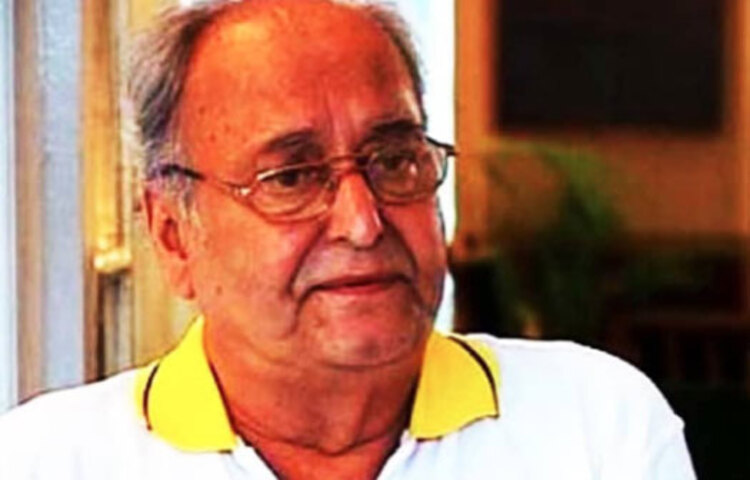২০০৪ সালে তাকে পদ্মভূষণে সম্মানিত করা হয় এছাড়াও পেয়েছেন ফরাসি সর্বোচ্চ সম্মান লিজয়ন দি অনার। তার ঝুলিতে রয়েছে তিনবার জাতীয় পুরস্কার জেতার বিরল কৃতিত্ব। পেয়েছেন সঙ্গীত নাটক অ্যাকাডেমি, দাদা সাহেব ফালকের মতো পুরস্কারও। ২০১৭ সালে বঙ্গবিভূষণ পুরস্কার দেয় পশ্চিমবঙ্গ সরকার।