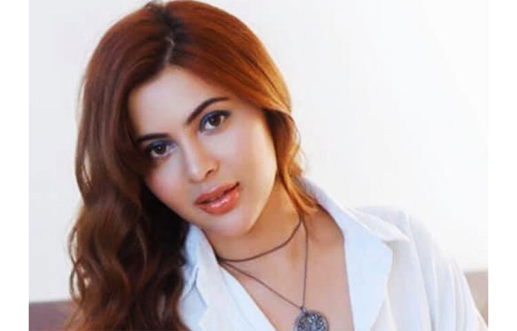 অফশার এই সিদ্ধান্তের বেশ কয়েক বছর আগে ২০১৯ সালে সোনালি বসুর ‘দ্য স্কাই ইজ পিঙ্ক’ করার পর আচমকাই বলিউডি পর্দা থেকে গায়েব হয়ে যান জাইরা। সে বছরই জানিয়ে দেন, বলিউডে অভিনয়ের সময় তার মানসিক শান্তি নষ্ট হয়ে গিয়েছিল। সব ছেড়েছুড়ে তাই ইসলাম ধর্মের পথে হাঁটার সিদ্ধান্ত নিয়েছেন। যা নিয়ে কম বিতর্ক হয়নি। ছবি: সংগৃহীত