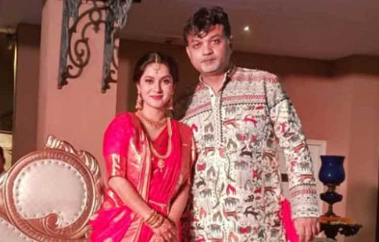 মিথিলা-সৃজিতের রিসেপশন নিয়ে টলিপাড়ায় উত্তেজনা ছিল প্রথম থেকেই। অবশেষে তারকাদের মেলায় হয়ে গেল সৃজিতের রিসেপশন।