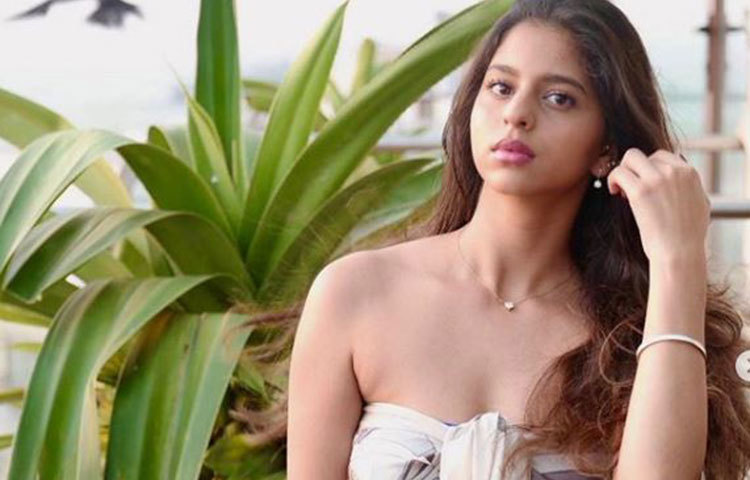 সুহানা লন্ডনে পড়াশোনা করেন।