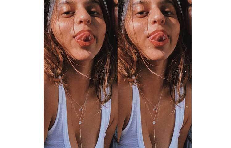 সোশ্যাল মিডিয়ায় সুহানার সেলফি। আর এই সেলফি পোস্ট হতেই তা নিমেষে ভাইরাল হয়ে যায়।