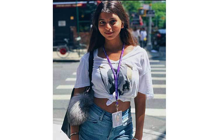 উল্লেখ্য, এই মুহূর্তে মার্কিন মুলুকে অভিনয় নিয়ে পড়াশোনা করছেন সুহানা খান।